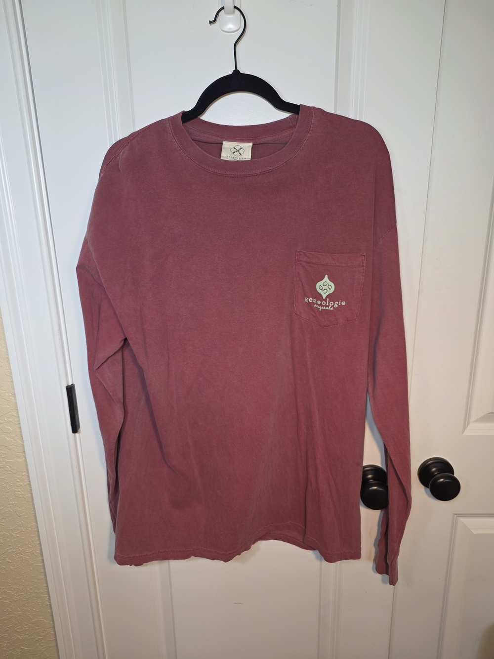 Long-Sleeve Crewneck Pocket Tee in Dusty Rose